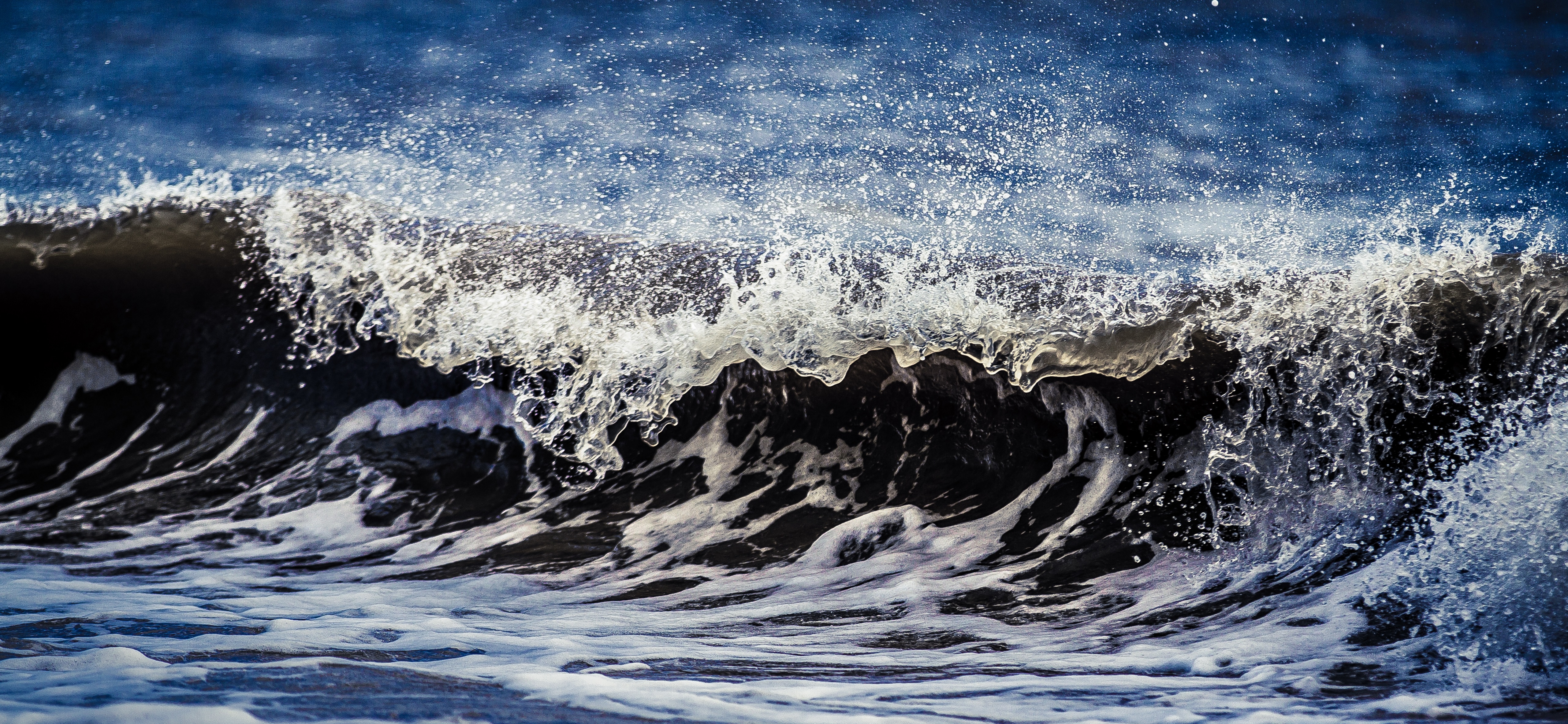 photo of ocean wave by lee attwood
